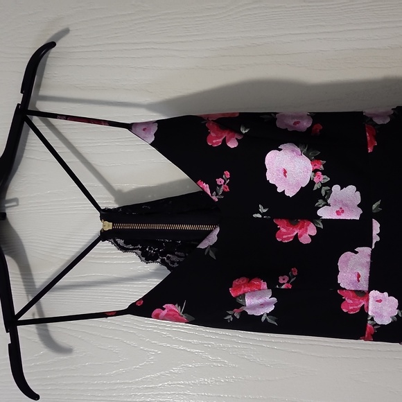 EUC B. Smart floral juniors dress size 7. Only used once. - Picture 2 of 9